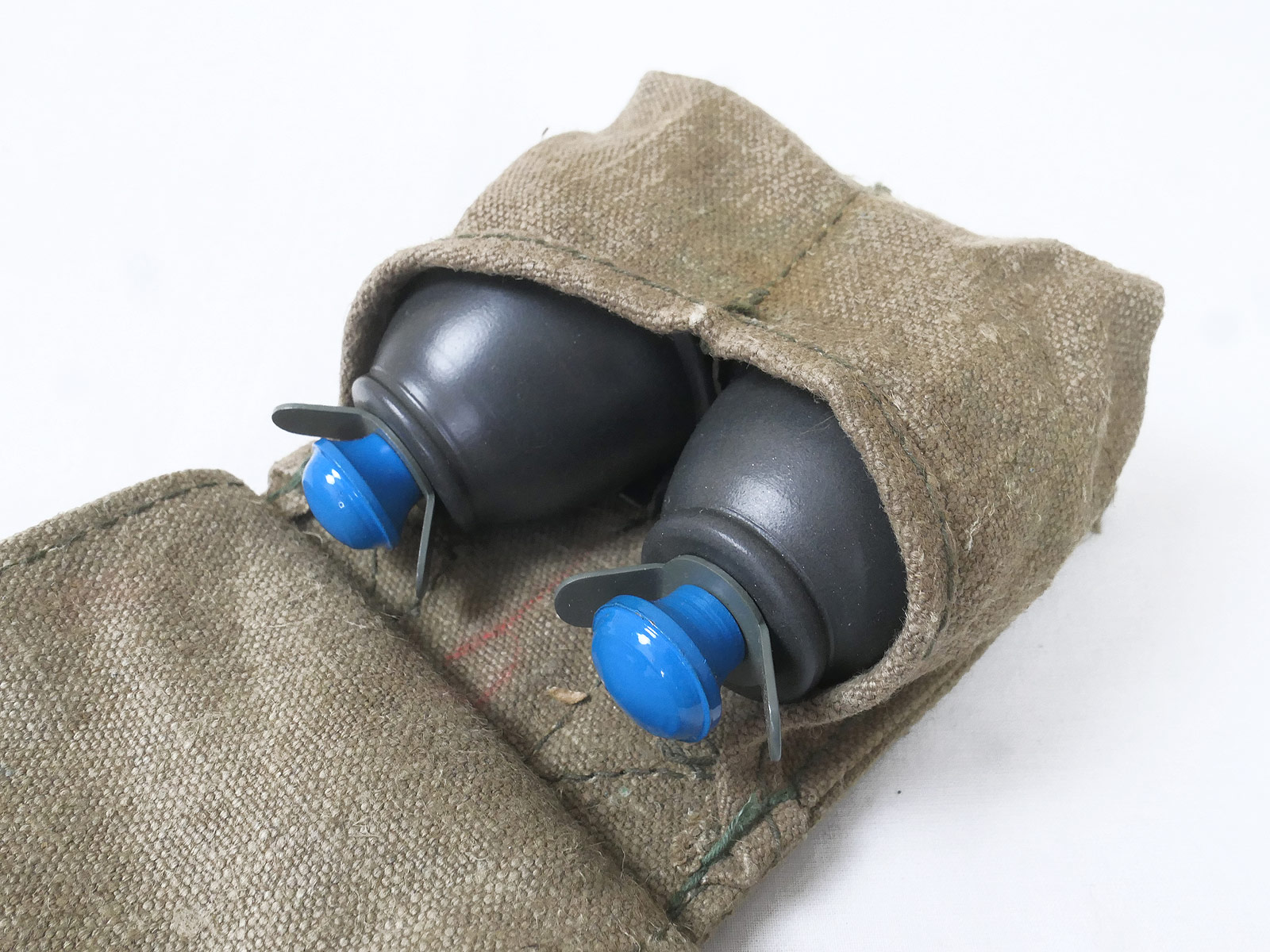 2x Eihandgranate M39 Wehrmacht DEKO 1:1  / Zünderimitat abschraubbar mit Beute Koppeltasche