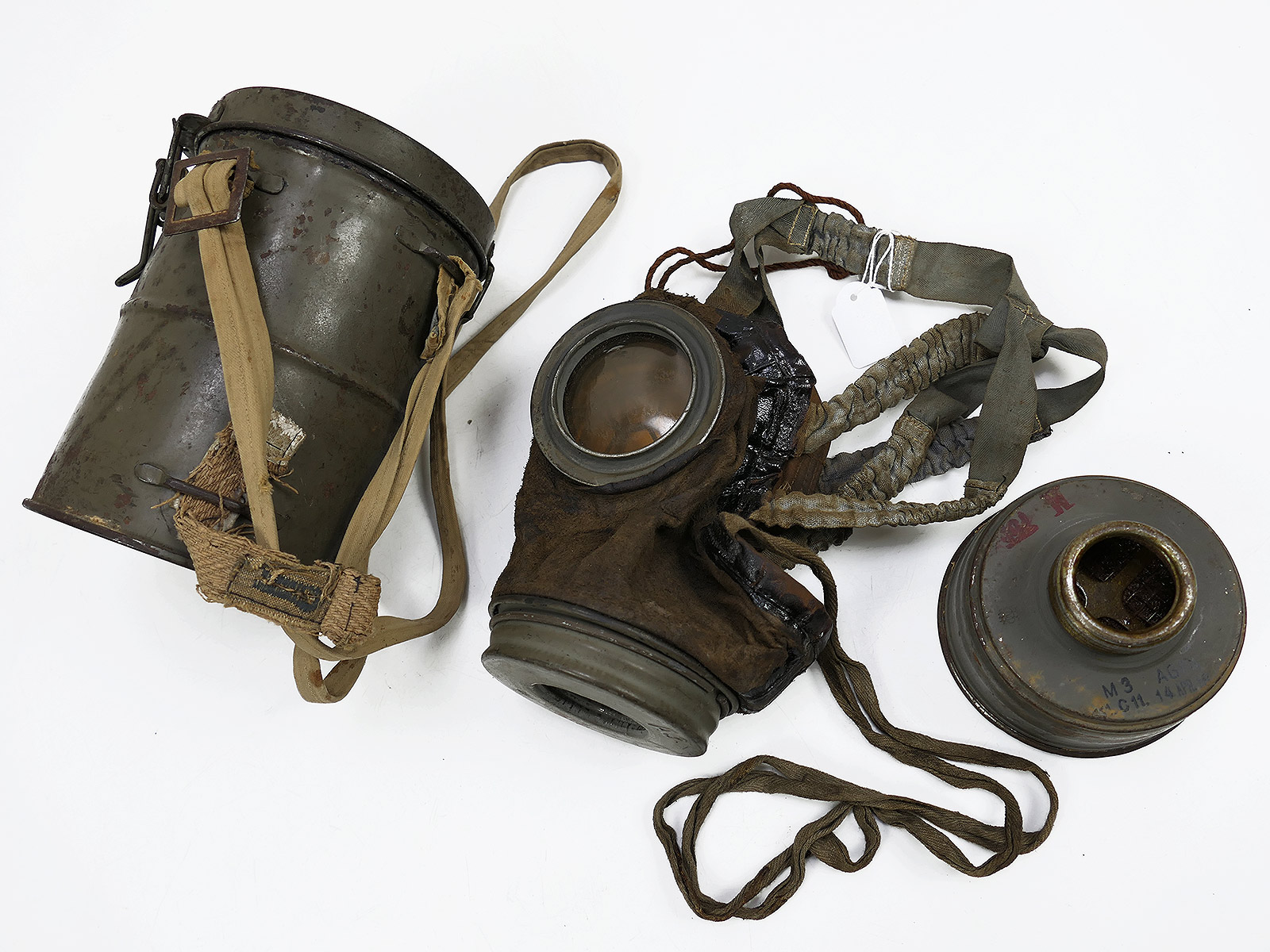 WK1 Original Leder Gasmaske M17 + Filter in Original Bereitschaftsbüchse COLLECTION BATTLE WORN