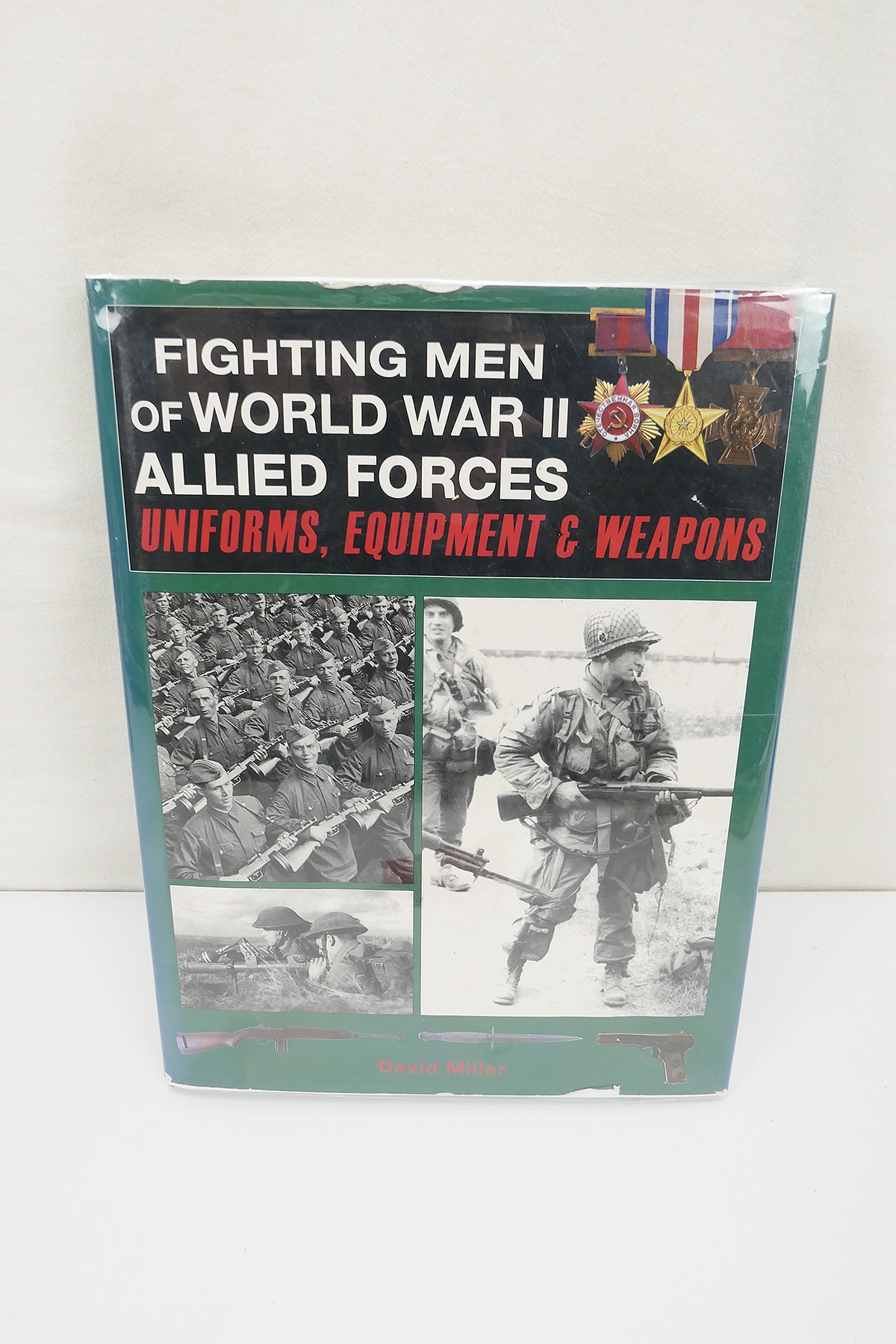 P1500246 Buch - Fighting Men Of World War II Allied Forces - Uniform Equipment & Weapons