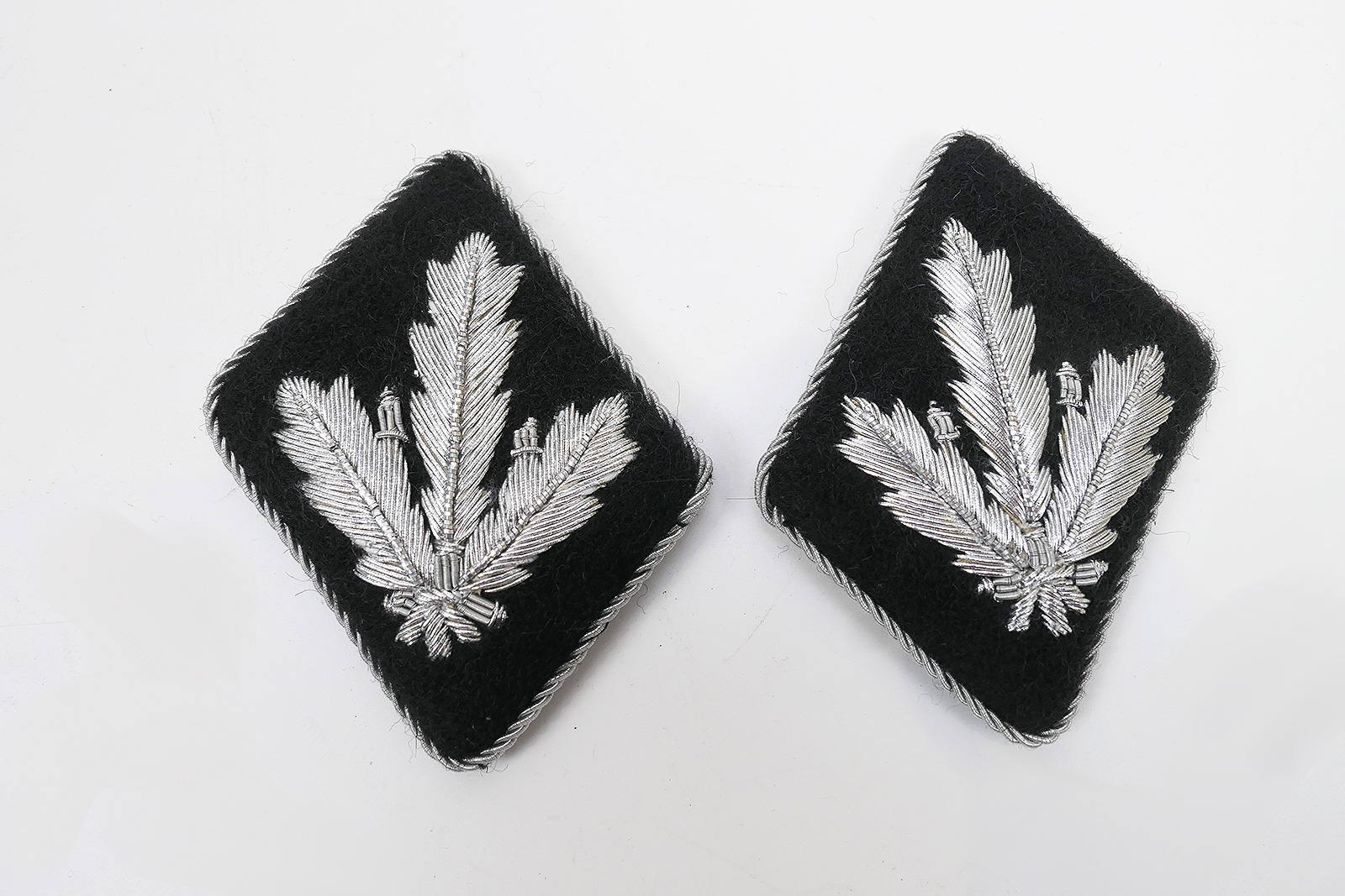 WSS Dienstgradabzeichen / Kragenspiegel Brigadeführer gestickt