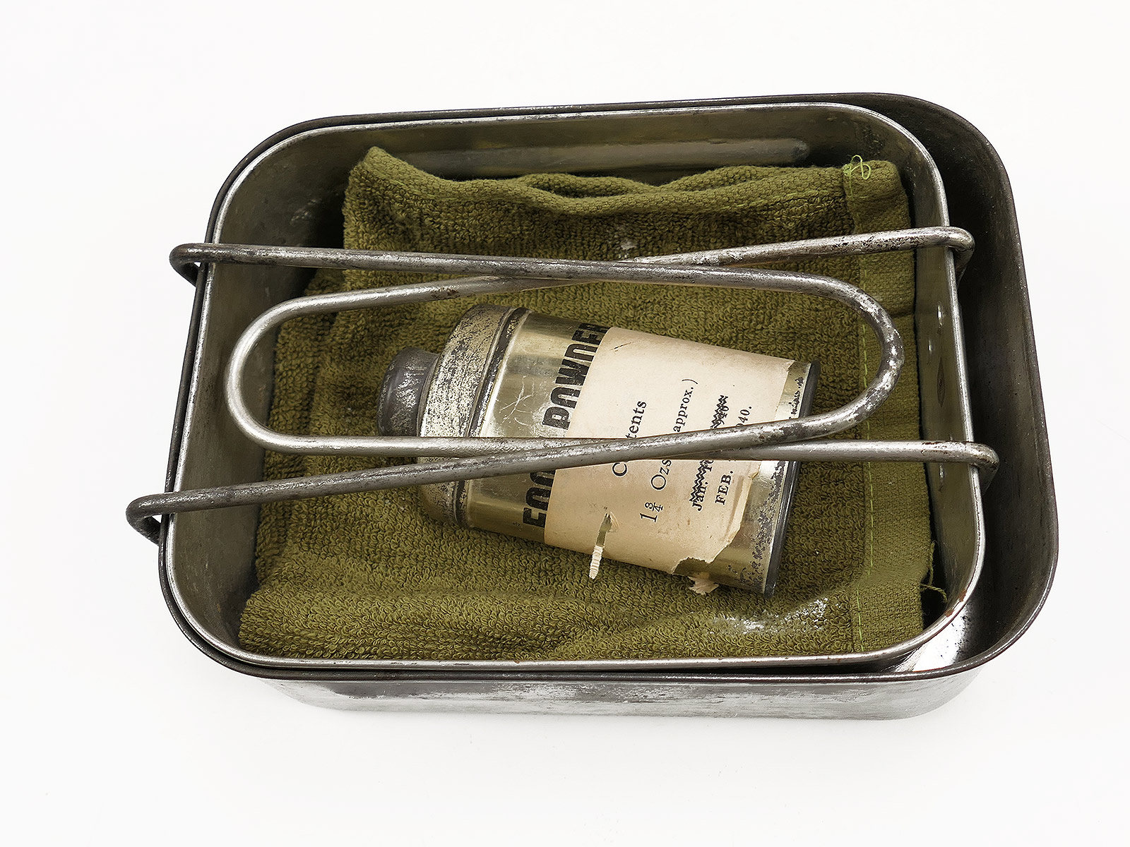 1943 England GB WW2 Set Mess Kit Essgeschirr Kochgeschirr Ober- u. Unterteil + Foot Powder Fußpuder