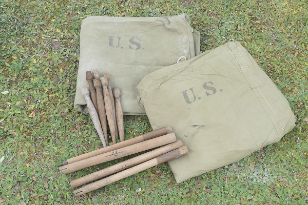 #1 US Zelt 2x Zeltbahn shelter Zeltplane tent half + 2x Stangen 7x Holzpflöcke - GI Zweimannzelt