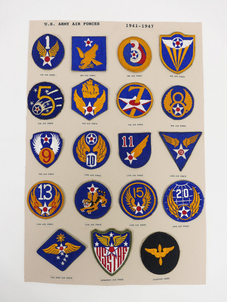 Show Card / Schautafel II mit 19x US ARMY / USMC Patch Abzeichen Badge 1941-1947