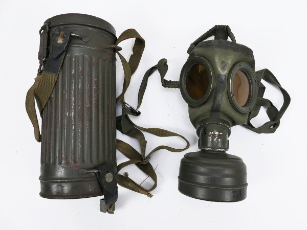 Wehrmacht Marine Original Gasmaske + Filter in Gasmaskendose mit Gummi Beriemung ebd Trägername