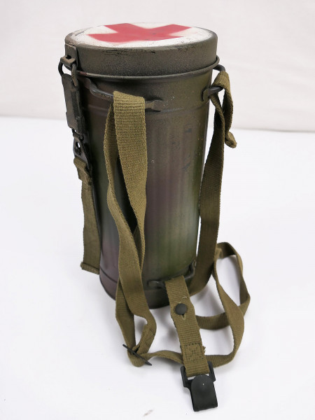 Rotkreuz Gasmaskendose Normandie Tarnanstrich Rotkreuz Sanitäter mit Beriemung
