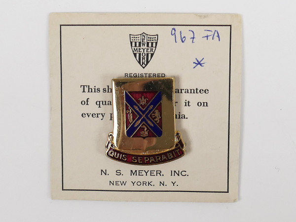 US WW2 Military Unit Crests Insignia 688th Field Artillery Battalion DI DUI Pin Medal Badge Abzeiche