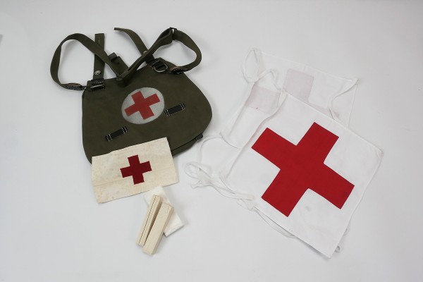 Wehrmacht Sanitäter Set - Brotbeutel mit Inhalt - Rot Kreuz Sanitätertasche