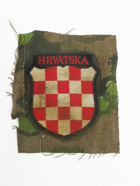 Ärmelabzeichen Freiwilligen Waffen SS Kroatien HRVATSKA auf original Tarn Stoff Eichenlaub