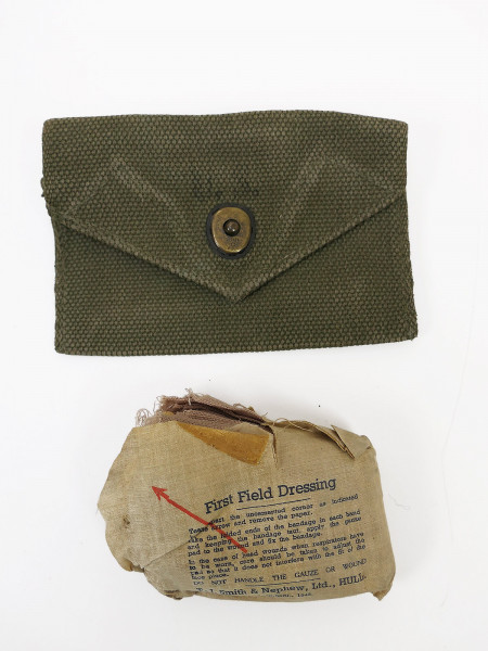 US Army First Aid Kit M-1942 Pouch Verbandspäckchen Tasche Koppeltasche oliv mit Inhalt