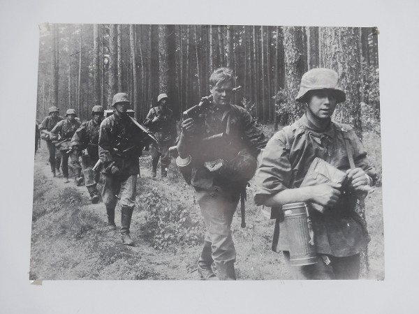 Poster / Bild Vormarsch Waffen SS in Tarnuniformen 1941 (40x30cm)