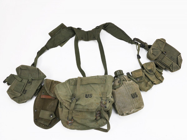 Typ M-1956 webbing US Army Vietnam Sturmgepäck - Pistol Belt Buttpack Suspenders Feldflasche