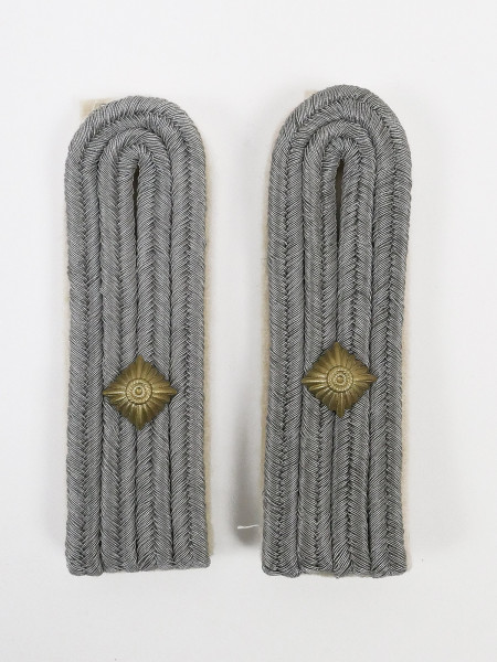 1x Paar Schulterklappen Oberleutnant der Infanterie Abzeichen Schulterstücke / Lasche