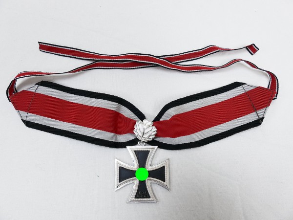 Wehrmacht Ritterkreuz des Eisernen Kreuzes mit Eichenlaub + Kragenband