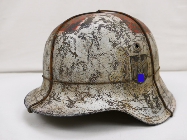 Wehrmacht Sanitäter SD Stahlhelm M42 Rotkreuz mit Helmfutter Gr.59 aus Museum