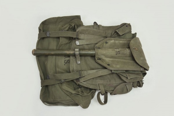 Sturmgepäck Pack Field Cargo + Combat M-1945 Kampftaschen + Klappspaten mit Cover WW2