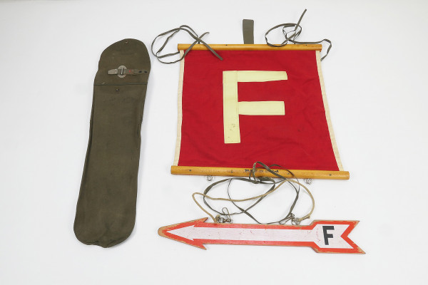 #19 Typ Wehrmacht Funk Fernmelde Pfeil Kennzeichnung Fernmeldeflagge Funk Fahne
