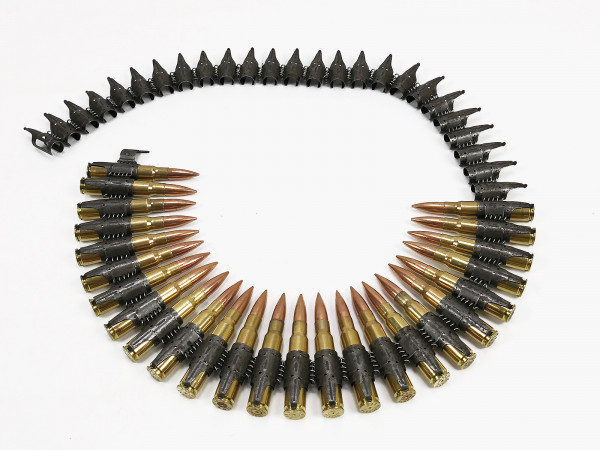 1x Patronengurt / Munitionsgurt 8x57 mit 25x Deko Patronen auf MG Gurt