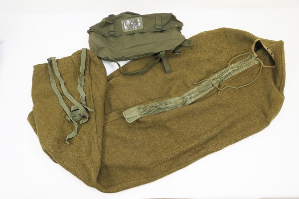 #2 US Pack Field Cargo M-1945 Tasche + US Wool Sleeping Bag Schlafsack