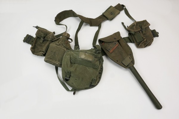 Original US Army komplettes Sturmgepäck M-1956 Pistol Belt Suspenders Pouches