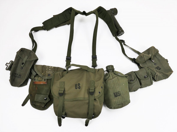 Typ M-1956 webbing US Army Vietnam Sturmgepäck - Pistol Belt Buttpack Suspenders Feldflasche Lampe