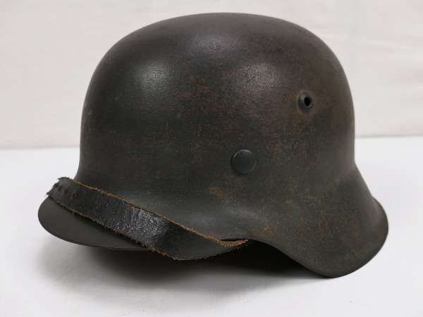 M42 Stahlhelm hkp mit Helmfutter Gr.58 und Kinnriemen aus Museum