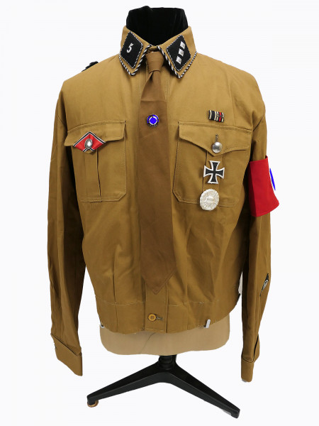 SA Sturmführer Uniform - effektiertes Hemd Krawatte Armbinde Effekten u. Auszeichnungen