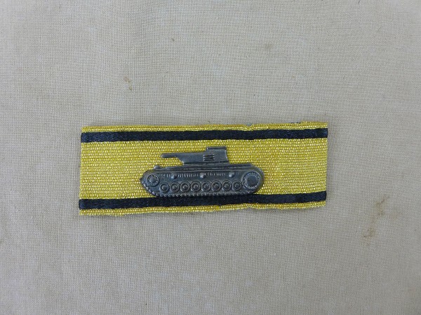 Panzervernichtungsabzeichen in Gold / Sonderabzeichen f.d. Niederkämpfen von Panzern Auflage schwarz