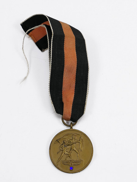 Anschlussmedaille Sudetenland ( 1. Oktober 1938 ) Medaille mit Bandabschnitt