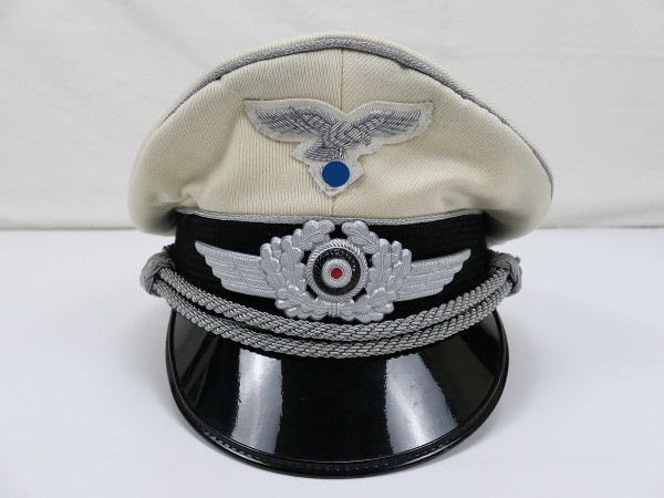Weiße Sommer Schirmmütze für einen Offizier der Luftwaffe mit Effekten Gr.59