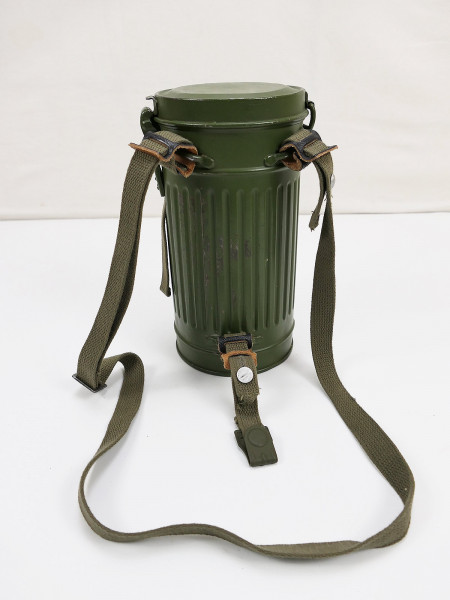 Wehrmacht Kraftfahrer Gasmaskendose kurz mit Beriemung