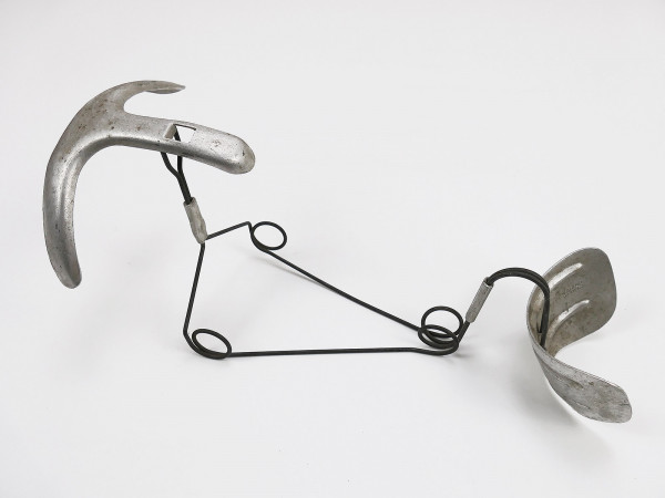 #B/ Gasmaskenspanner / Spanner Gasmaske identisch mit den Wehrmachtsstücken