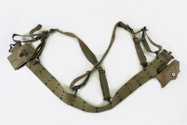 US Army WW2 Pistol Belt Suspender First Aid Pouch + Verbandspäckchen und Magazintasche