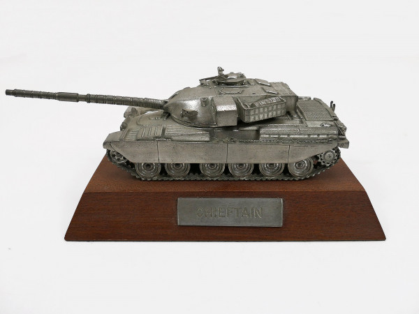 #3 Panzer Modell Metall auf Holzplatte Schreibtisch Vitrine Dekoration 14x9cm Chieftain Tank