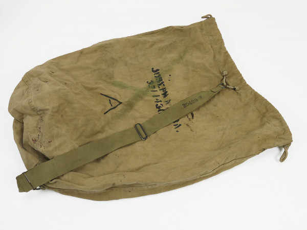 Original US Army WW2 Bag Barrack 1942 Seesack *Named* mit Trageriemen Musette Bag