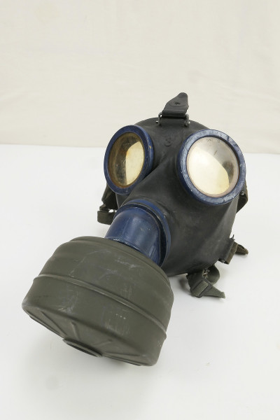 Wehrmacht Gasmaske Schutzmaske Gr.3 1944 Gummi + Filter FE41