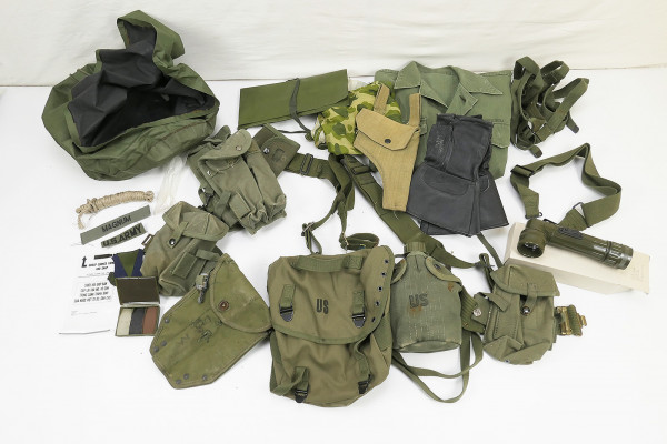 #A Typ M-1956 webbing US Army Vietnam Sturmgepäck - Pistol Belt Bags Pouches Cover Torch Patches