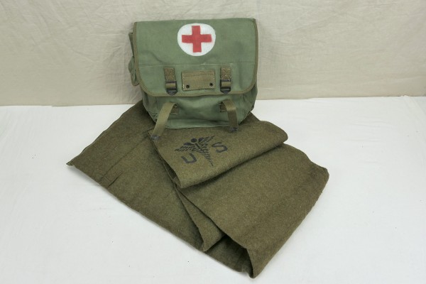 Typ WW2 US Musette Bag Tasche + Wool virgin Blanket Aesculab US Decke Sanitäter Red Cross