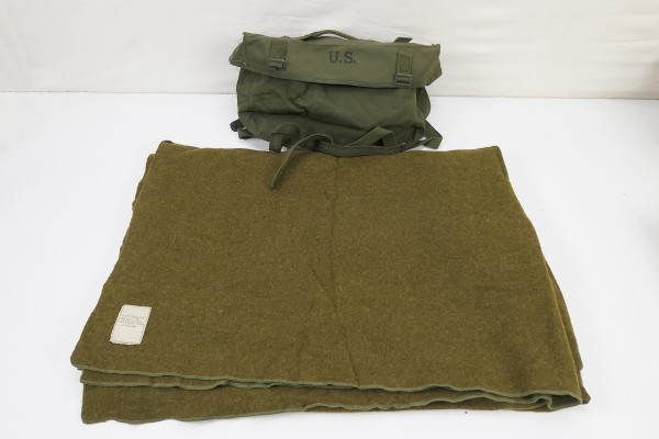 #5 US Pack Field Cargo M-1945 Tasche + US Wool virgin Blanket Decke