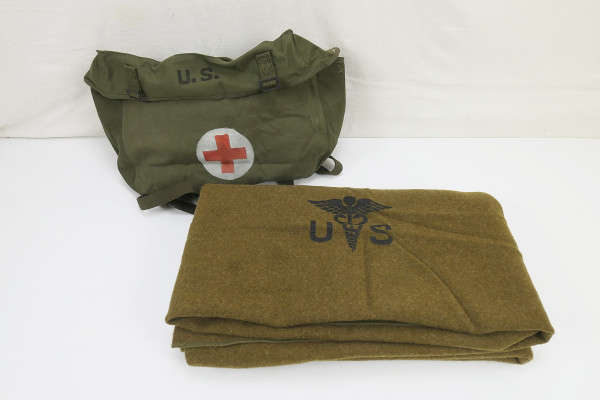 #2 US Sanitäter Pack Field Cargo M-1945 Tasche + Wool virgin Blanket Aesculab Decke Red Cross