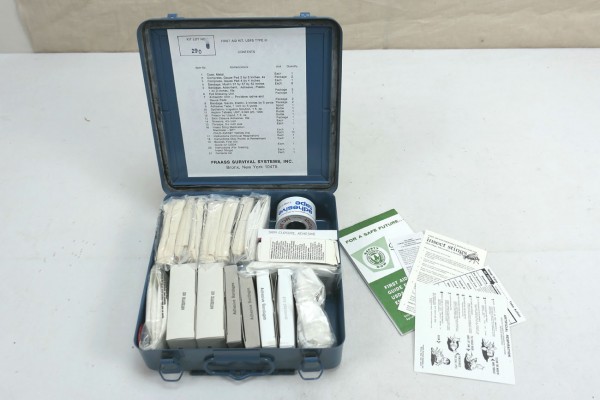 Original US ARMY Medical Department First Aid Kit Box Jeep Verbandkasten mit Inhalt