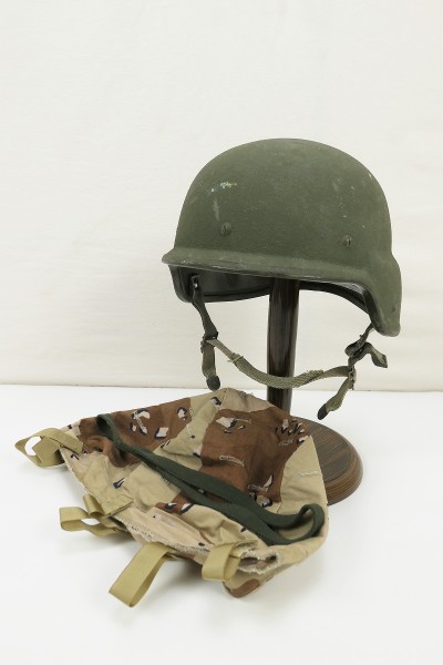 #55 US ARMY PASGT Gefechtshelm Original Combat Helm Gr. Small mit Desert Helmbezug