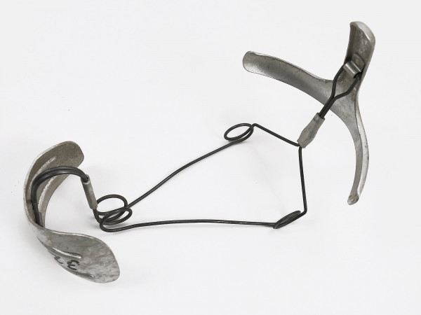 #A/ Gasmaskenspanner / Spanner Gasmaske 1957 identisch mit den Wehrmachtsstücken