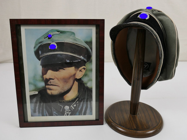 Waffen SS Schirmmütze Crusher Cap JOCHEN PEIPER mit Metall Effekten Unikat + A4 Bild im Rahmen