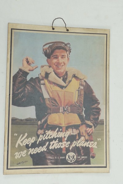 US Vintage Schild Plakat Karton - US Army Air Forces USAF - Keep Pitching We Need Those Planes