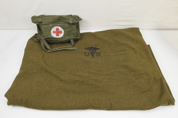 #2 US Sanitäter Pack Field Cargo M-1945 Tasche + Wool virgin Blanket Aesculab Decke Red Cross
