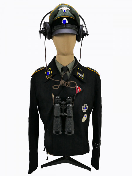 Uniform Ensemble Waffen SS Panzerjacke Aufklärer Rottenführer Totenkopf DIV.mit früher Schirmmütze