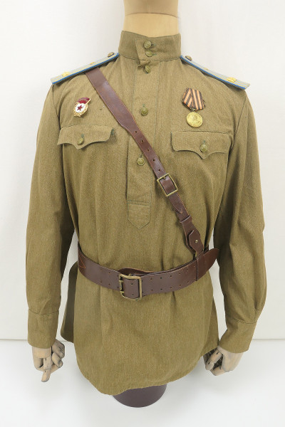 Russische Uniform Ensemble der Luftwaffe mit Koppel Leibriemen Auzeichnungen Russland Rote Armee