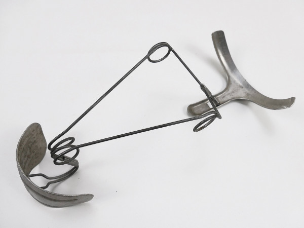 #C/ Gasmaskenspanner / Spanner Gasmaske 1960 identisch mit den Wehrmachtsstücken