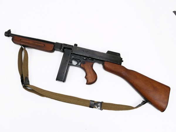 US Army Thompson M1A1 MP Deko Modell Filmwaffe Antik Optik mit Trageriemen