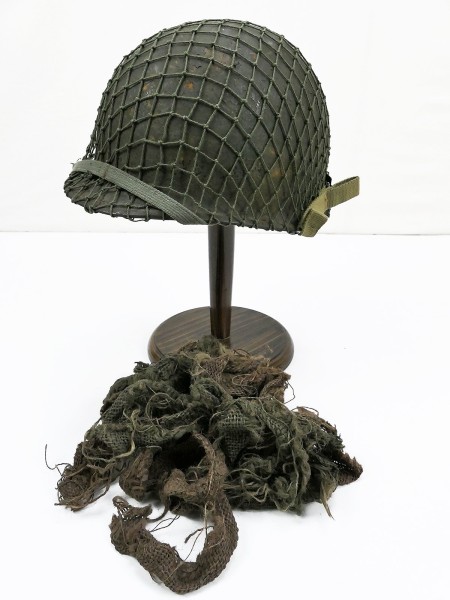 US ARMY WW2 M1 Stahlhelm Rauhtarn mit Liner Kinnriemen Helmnetz Tarnmaterial